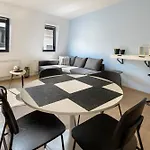 R73 Apartments By Domani Hotels